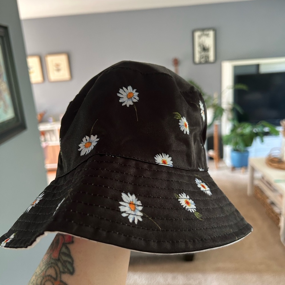 Alice + Olivia Reversible Bucket Hat